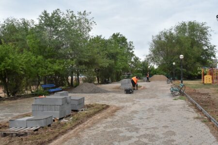 В Тверской области опубликовали видео, как рабочие пьют утром водку