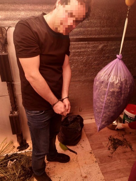 У жителя Тверской области изъяли полтора килограмма марихуаны и ювелирные весы