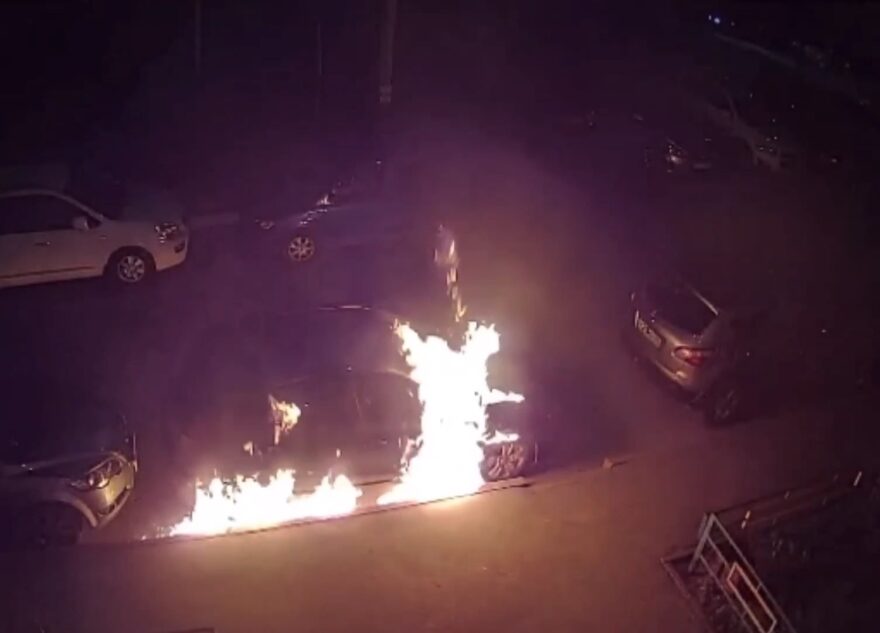 Подозреваемого в поджоге иномарки задержали в Твери