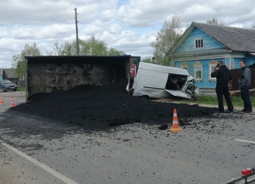Водитель "Форда" погиб в столкновении с самосвалом в Тверской области Водитель "Форда" погиб в столкновении с самосвалом в Тверской области