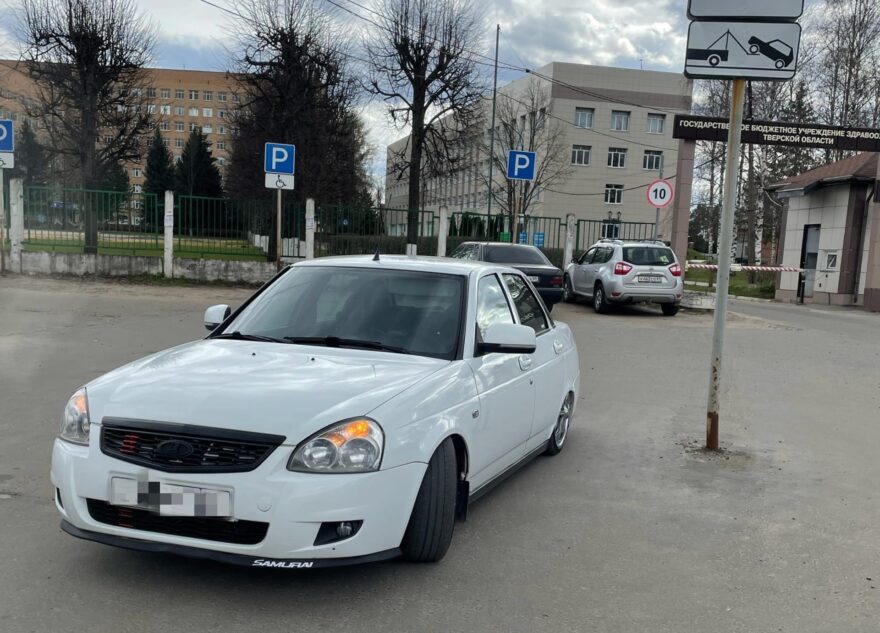 Житель Твери мчался по пробкам, чтобы спасти задыхающегося человека Житель Твери мчался по пробкам, чтобы спасти задыхающегося человека