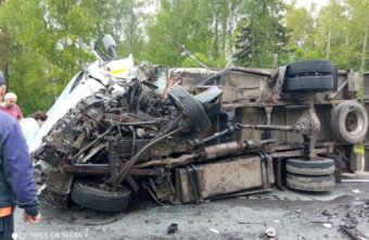 Водитель "Ауди" погиб в столкновении с большегрузом в Тверской области