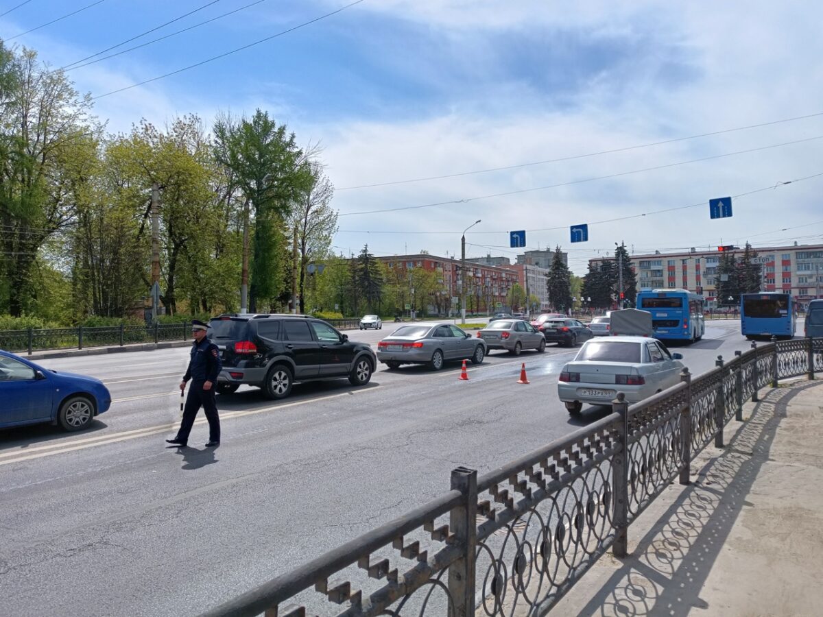 На дороге в Твери разлилось топливо