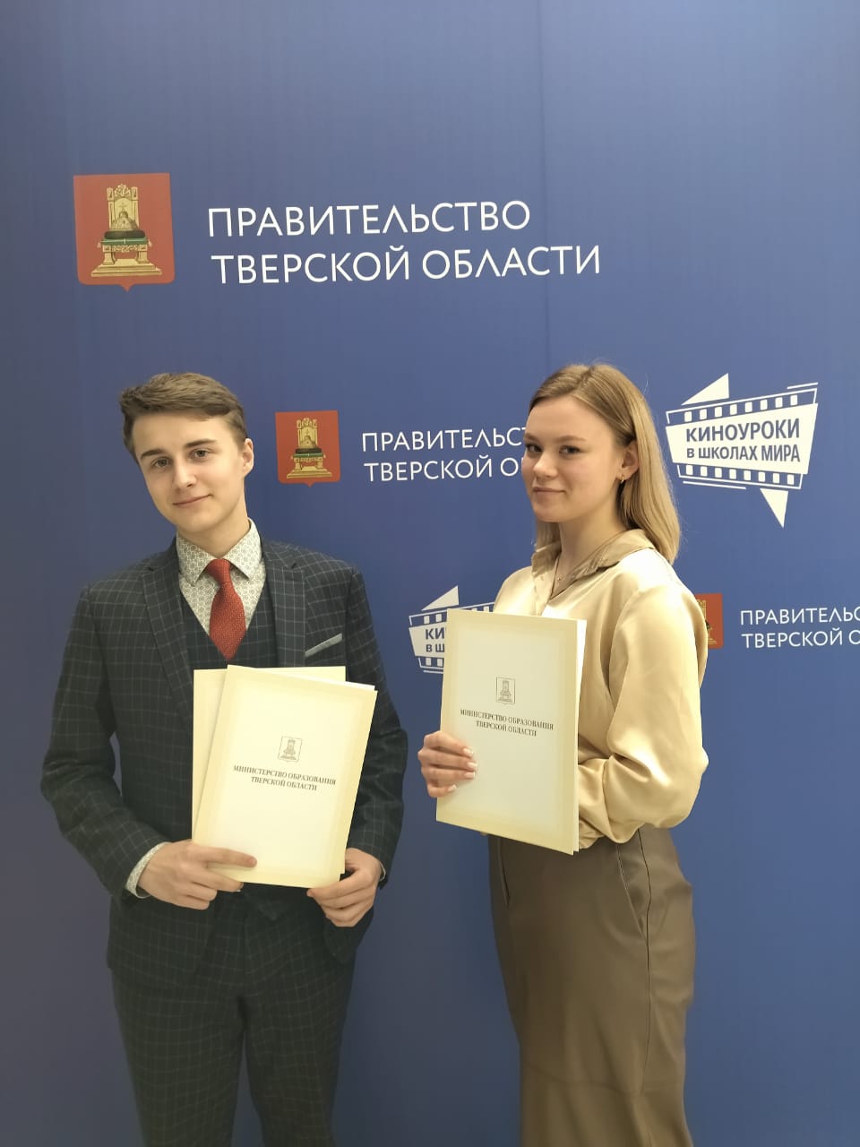 Калязинские школьники собрали макулатуру на благо кинематографа Калязинские школьники собрали макулатуру на благо кинематографа