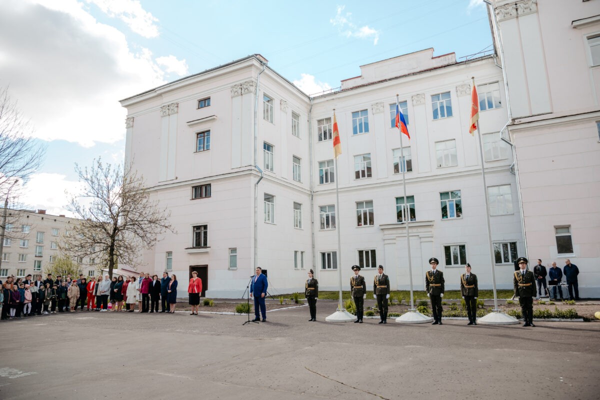 Для пяти тысяч школьников Тверской области звенят последние звонки