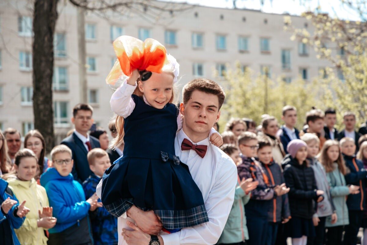 Для пяти тысяч школьников Тверской области звенят последние звонки