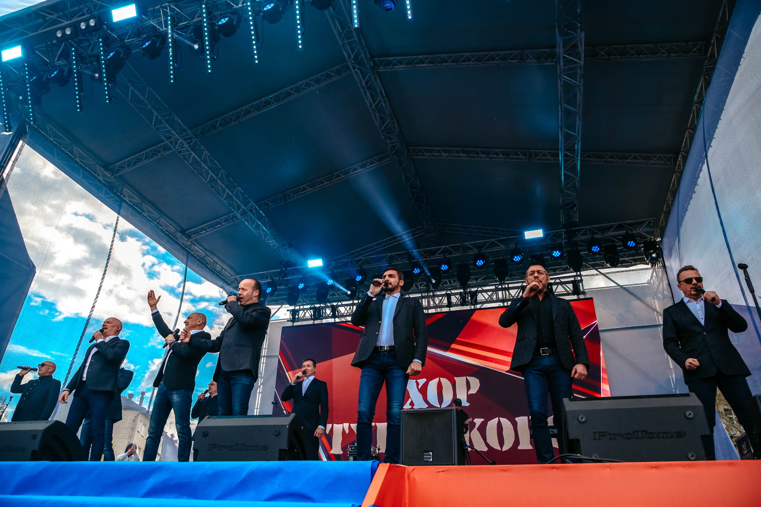 В Твери в шествии «Бессмертного полка» приняли участие 39 тысяч человек