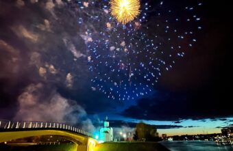 День Победы в Твери завершился праздничным салютом День Победы в Твери завершился праздничным салютом