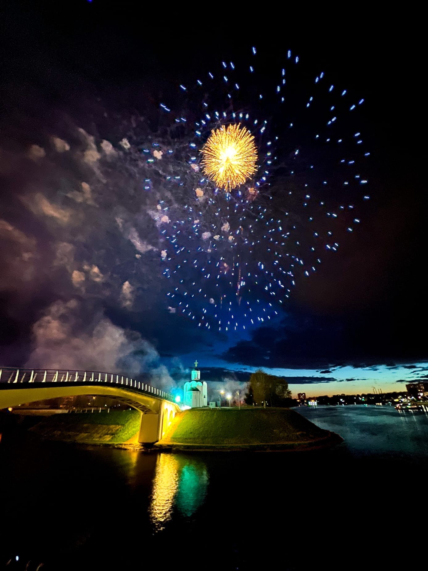 День Победы в Твери завершился праздничным салютом