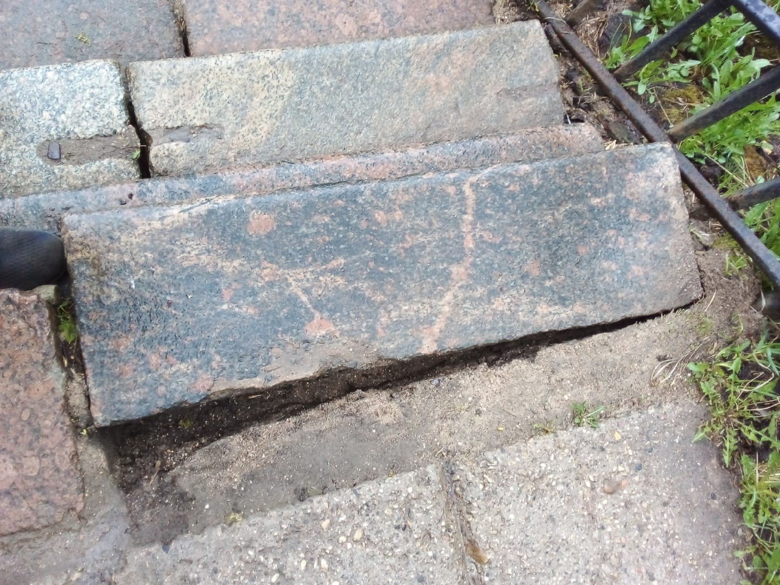 На лестнице-улице в Тверской области скоро начнут ломать ноги жители и туристы