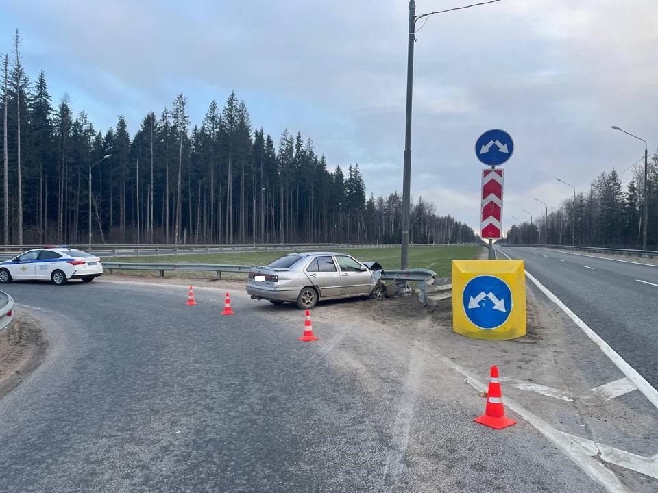 Водитель попал в больницу после неудачного разворота в Тверской области