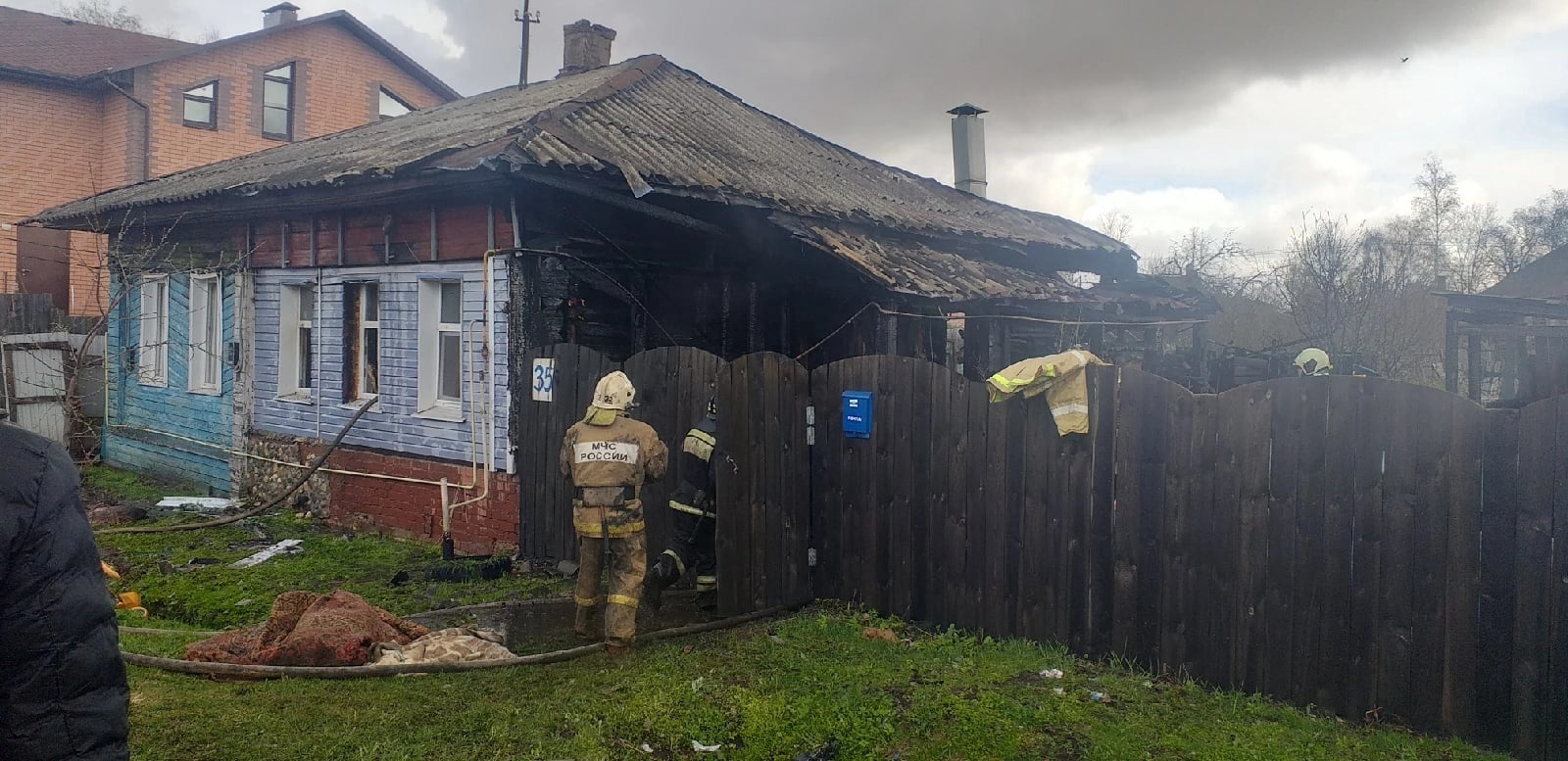 В Тверской области загорелся жилой дом