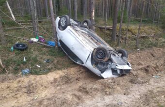 В Тверской области пострадали водитель и пассажир перевернувшейся иномарки В Тверской области пострадали водитель и пассажир перевернувшейся иномарки
