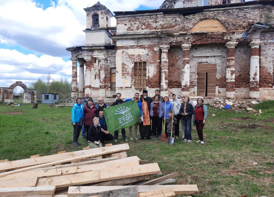 В Тверской области успешно побеждают борщевик В Тверской области успешно побеждают борщевик