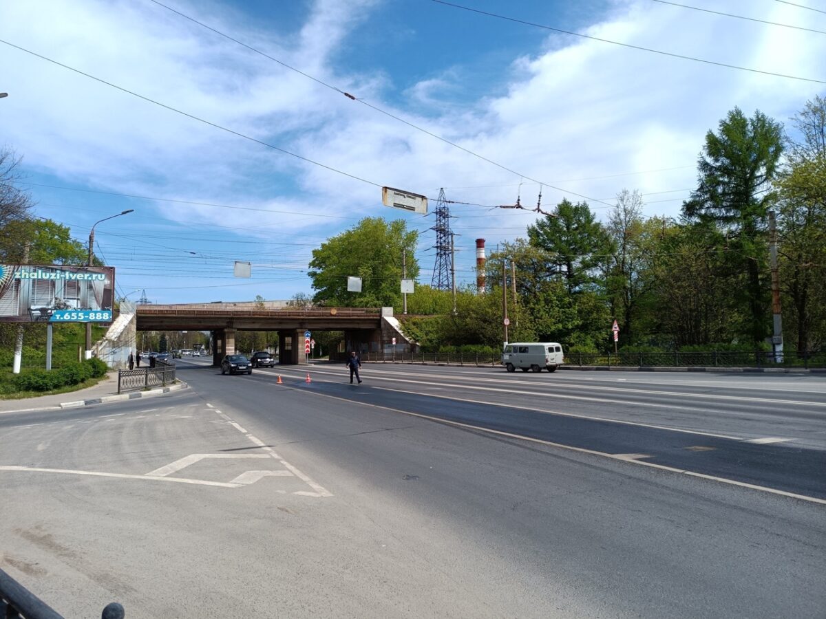 На дороге в Твери разлилось топливо