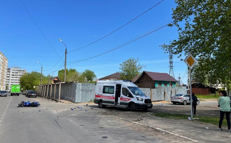 Водитель иномарки сбил мотоциклиста в Твери