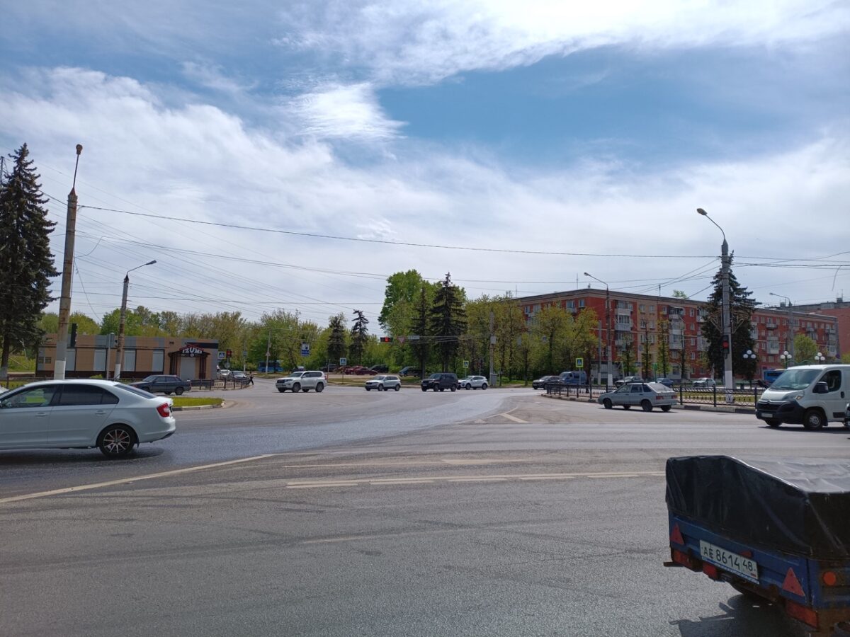 На дороге в Твери разлилось топливо