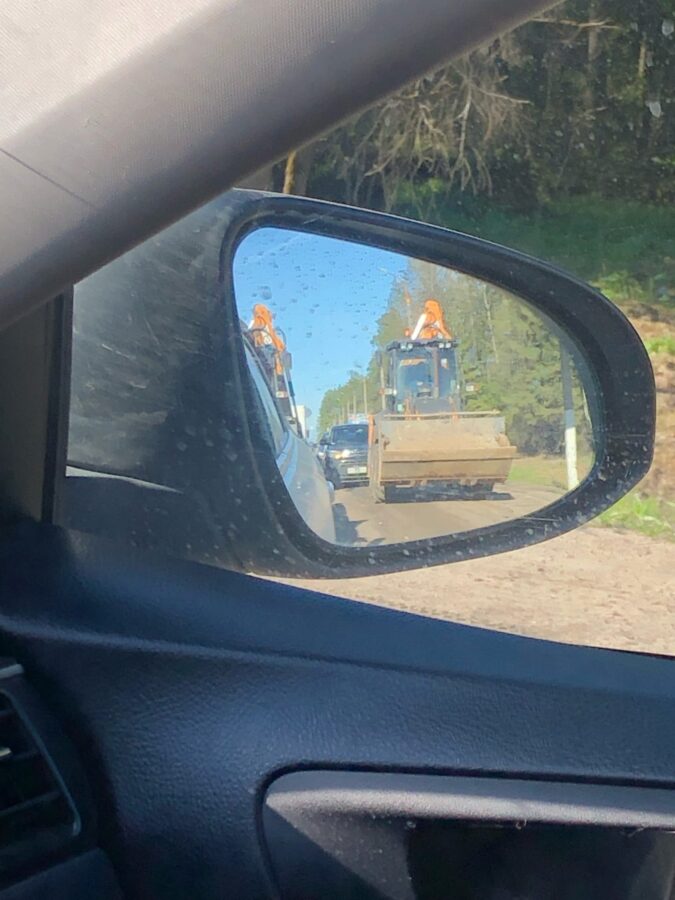 Спецтехника наказала обочечников на въезде в Тверь