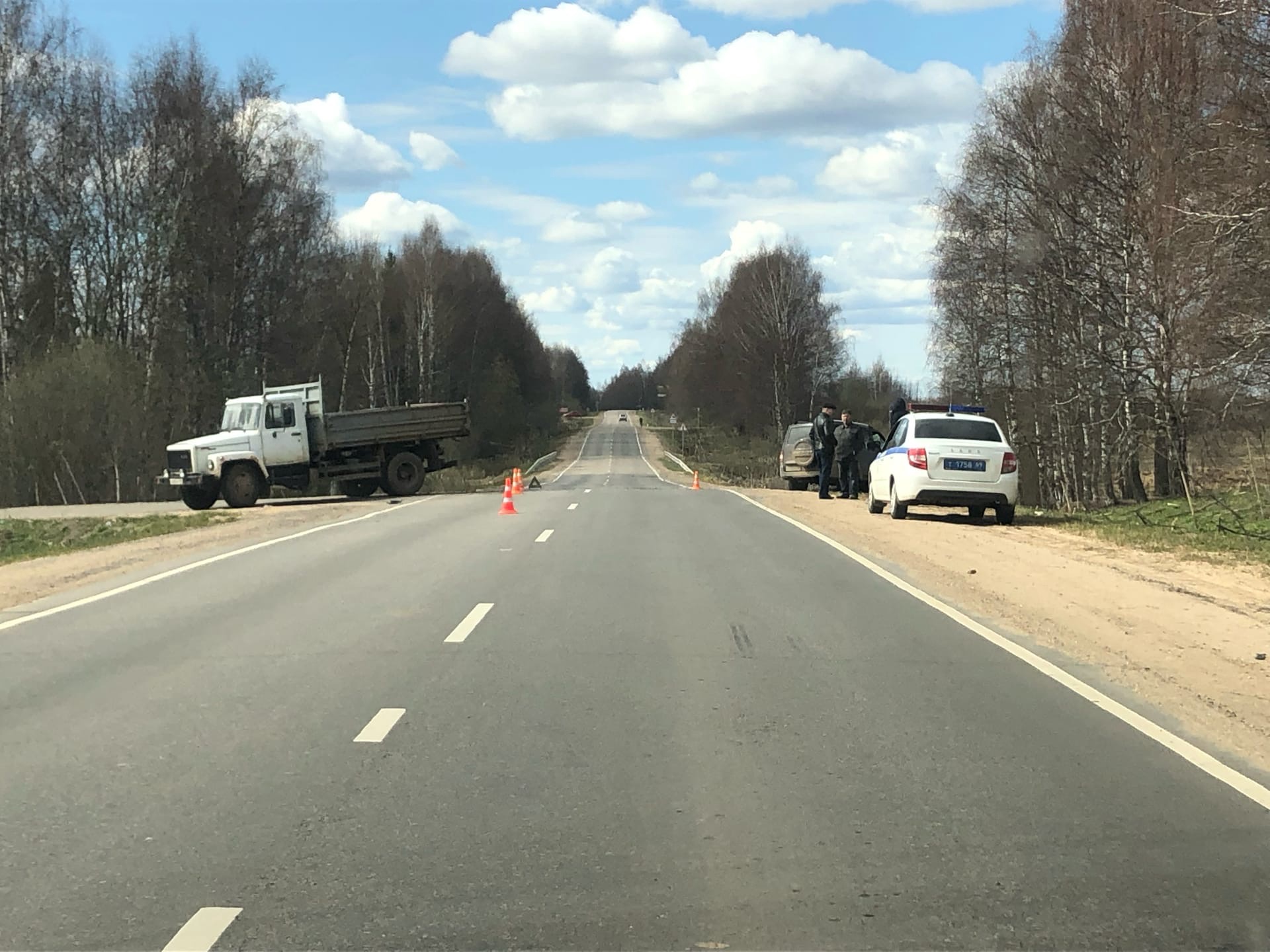 В Тверской области автомобили раскидало по обочинам после ДТП