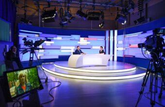 Торопец, бизнес, лагеря: губернатор Игоря Руденя вышел в прямой эфир