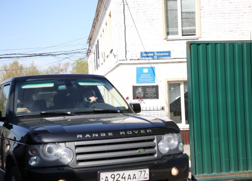 Экс-министр Алексей Улюкаев вышел на свободу из колонии в Тверской области Экс-министр Алексей Улюкаев вышел на свободу из колонии в Тверской области