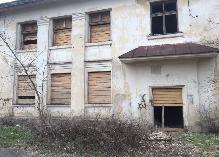 Заброшенный детский сад под Тверью привлек внимание прокуратуры Заброшенный детский сад под Тверью привлек внимание прокуратуры