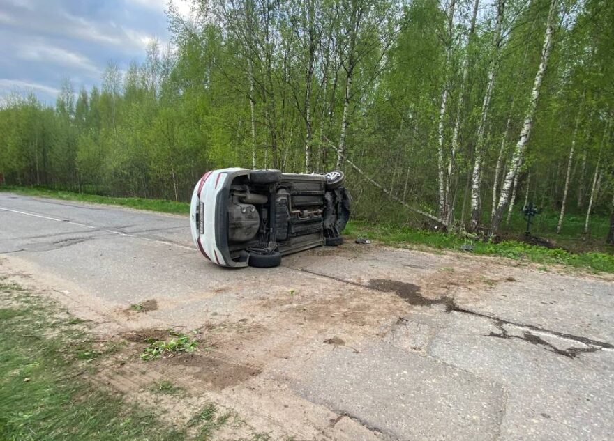 В Тверской области водитель не справился с управлением и пустил легковушку в кювет В Тверской области водитель не справился с управлением и пустил легковушку в кювет