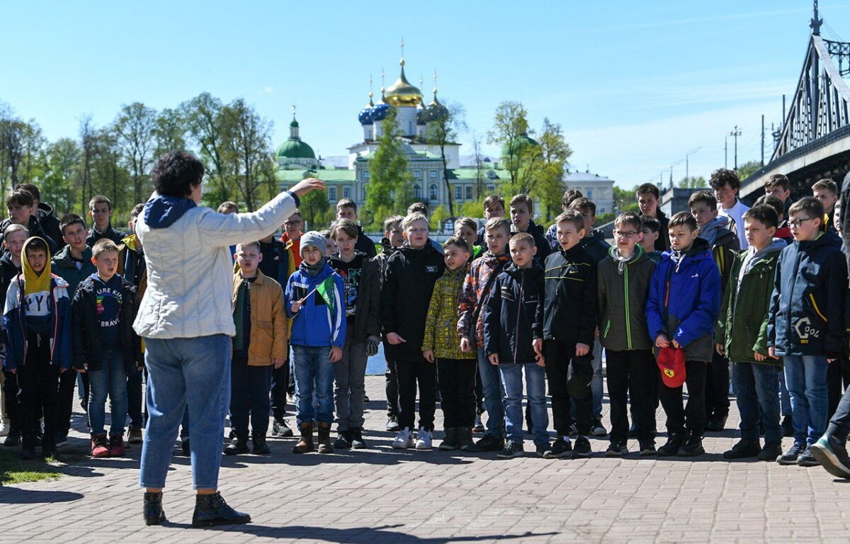 В Твери юные музыканты спели в День Волги песню Людмилы Зыкиной В Твери юные музыканты спели в День Волги песню Людмилы Зыкиной