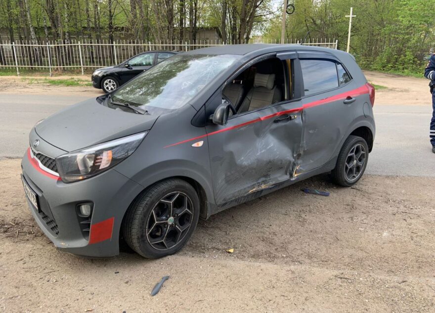 В Тверской области мотоцикл и иномарка не поделили дорогу