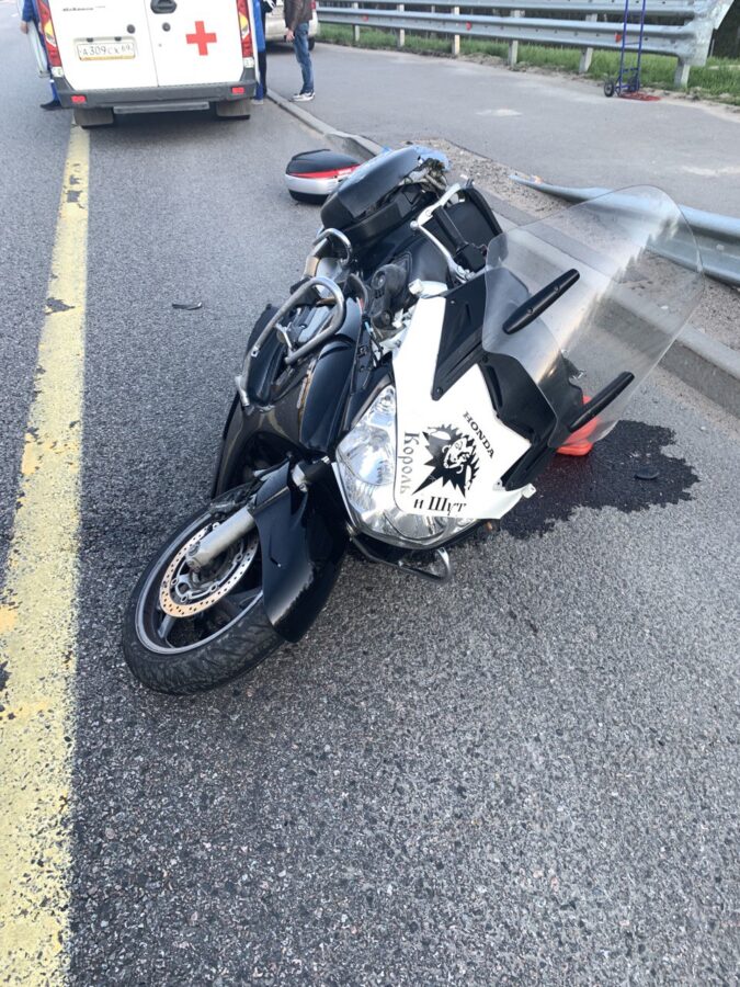 В Тверской области мотоциклист повредил руку в ДТП