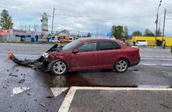 В Тверской области две легковушки не поделили дорогу: 4 человека пострадало В Тверской области две легковушки не поделили дорогу: 4 человека пострадало