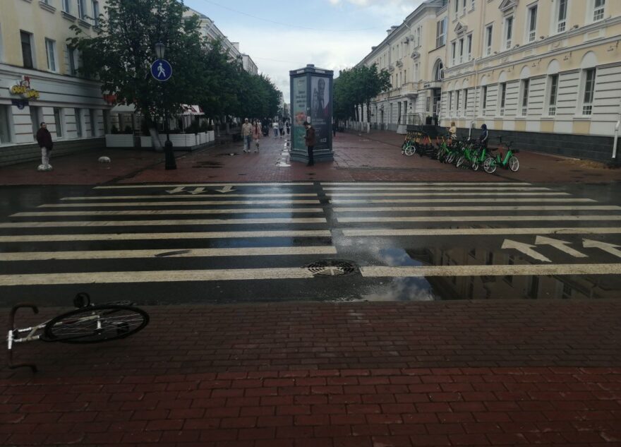 В центре Твери "Тойота" сбила велосипедиста на пешеходном переходе В центре Твери "Тойота" сбила велосипедиста на пешеходном переходе