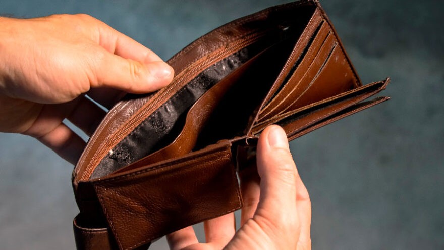 Дедушку из Тверской области обокрала молодая собутыльница