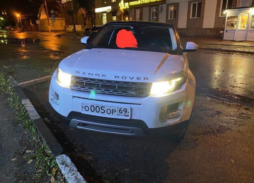 Под утро с улицы Твери пропал дорогой автомобиль