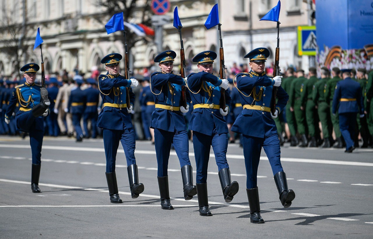 В Твери торжественно прошли войска Тверского территориального гарнизона