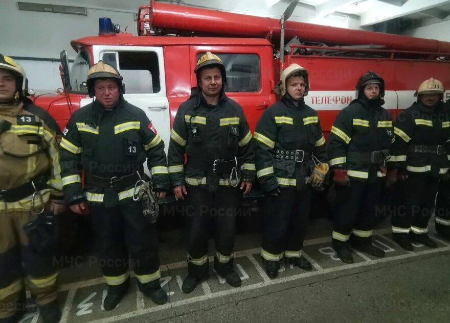 Сотрудники МЧС спасли в Тверской области мужчину, оказавшегося на балконе во время пожара