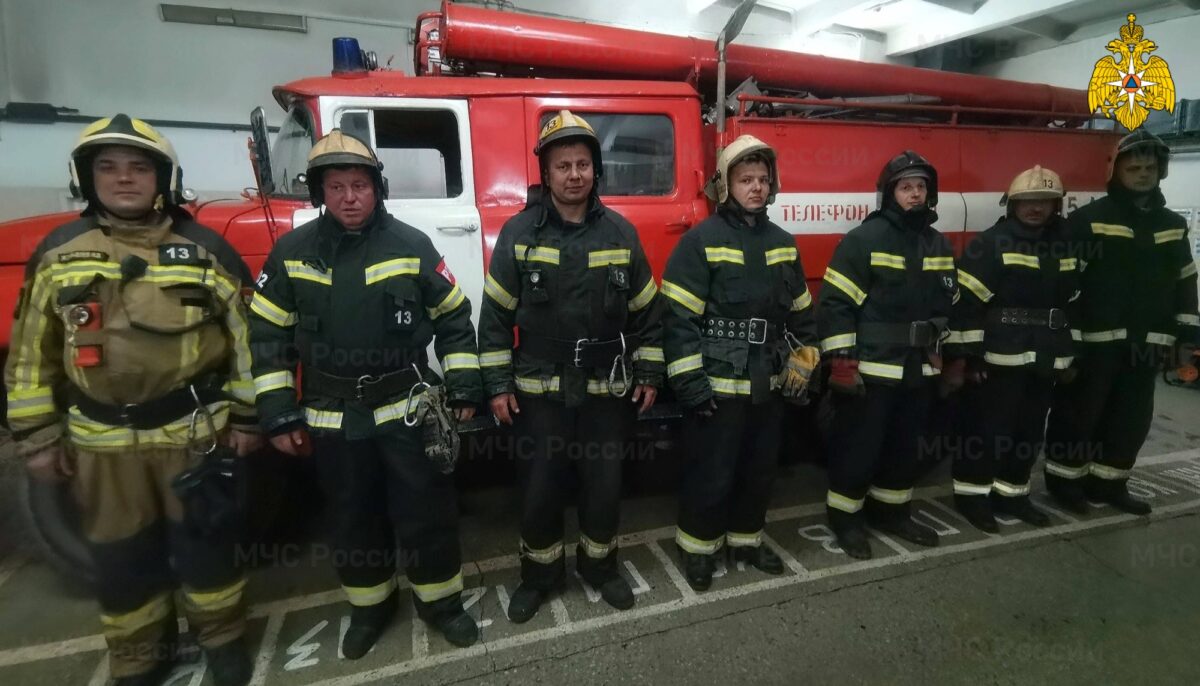 Сотрудники МЧС спасли в Тверской области мужчину, оказавшегося на балконе во время пожара