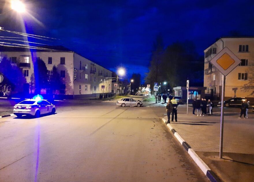 Два человека пострадали в столкновении двух ВАЗов в Тверской области Два человека пострадали в столкновении двух ВАЗов в Тверской области