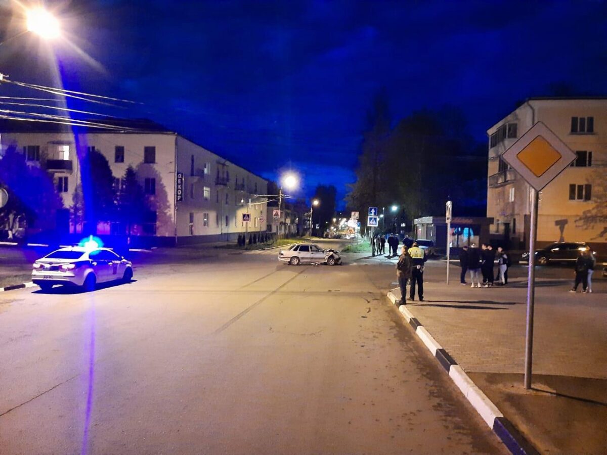 Два человека пострадали в столкновении двух ВАЗов в Тверской области