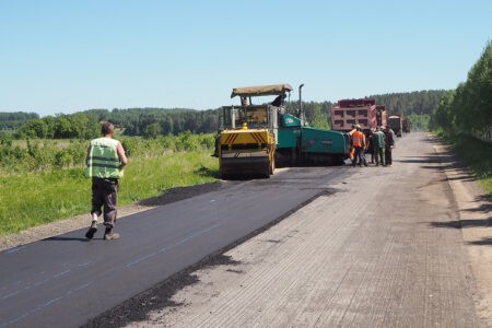 Новый асфальт порадует автомобилистов в Тверской области Новый асфальт порадует автомобилистов в Тверской области