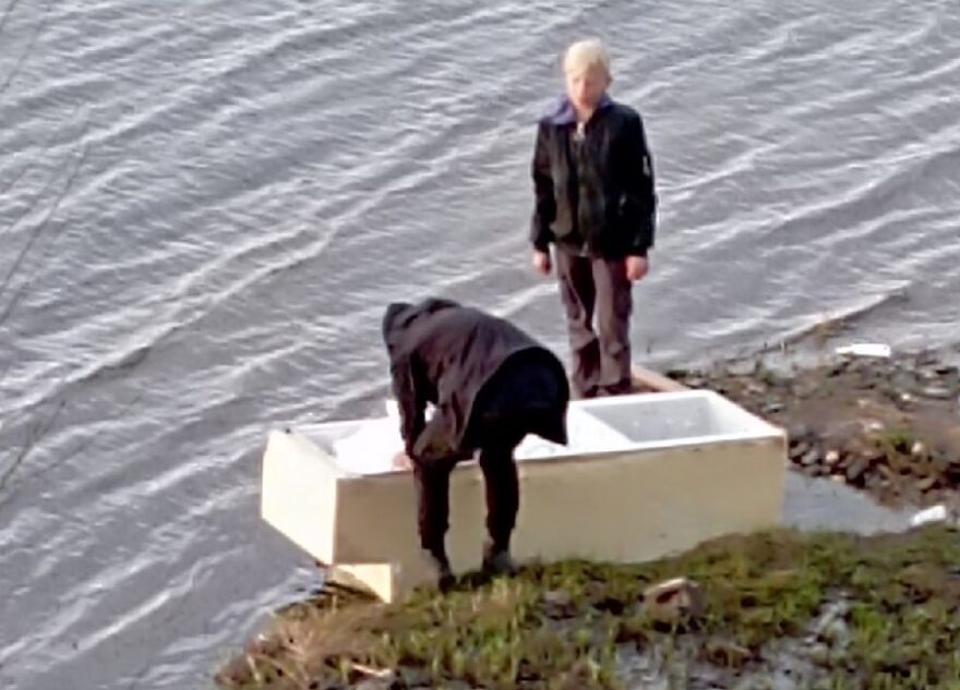 Подростки, сплавлявшиеся по Волге в холодильнике, заинтересовали прокуратуру Тверской области