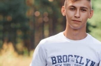 В Тверской области наградили студента, который закрыл собой девочку