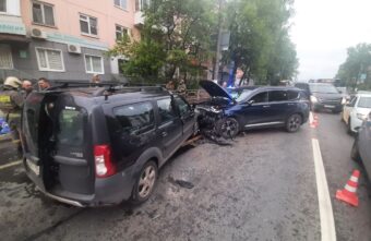 Два человека пострадали в тройном ДТП в Твери