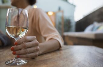 Нарколог назвал наименее вредный летом алкогольный напиток Нарколог назвал наименее вредный летом алкогольный напиток