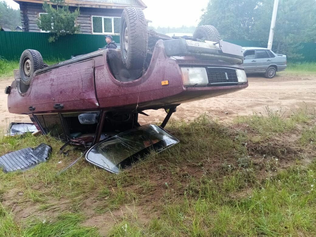 32-летний мужчина в Тверской области опрокинул легковушку