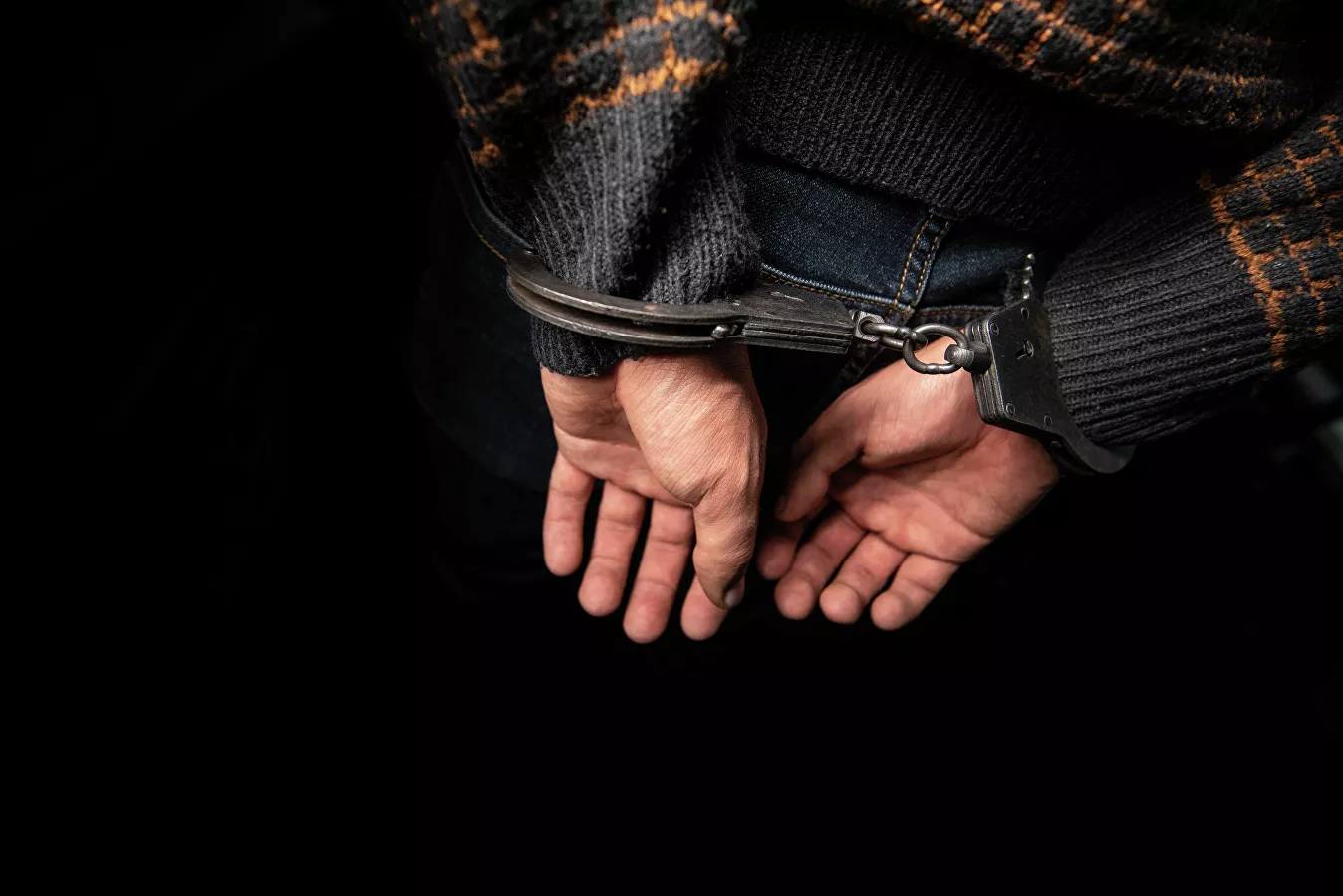 В Тверской области мужчина пришёл в гости и обокрал женщину