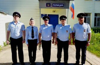 Москвич поблагодарил полицейских Тверской области за раскрытие дачной кражи Москвич поблагодарил полицейских Тверской области за раскрытие дачной кражи