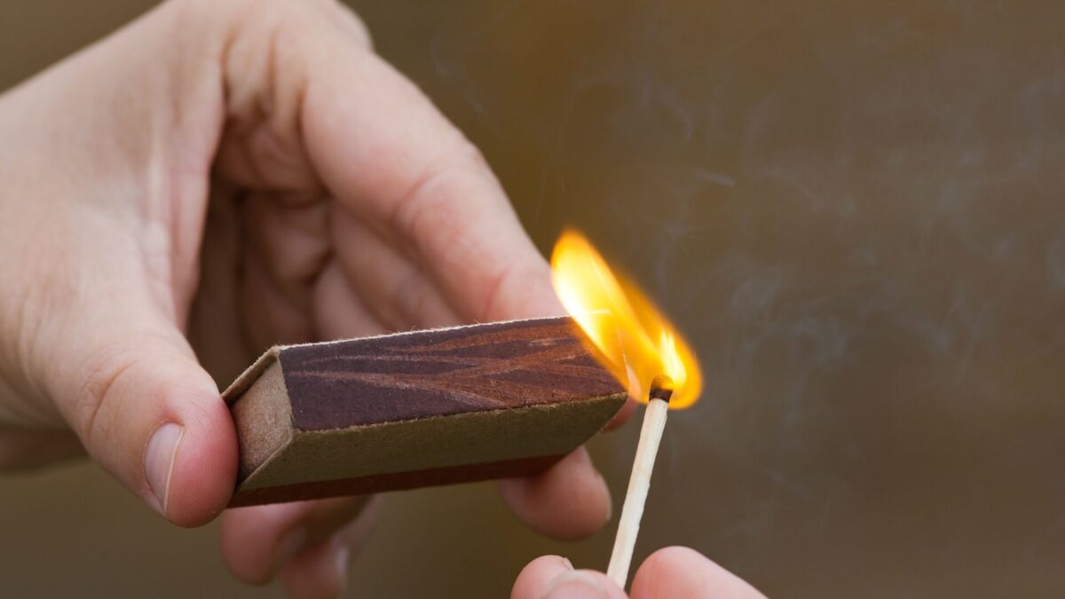 Москвич пытался спалить дотла дом в Тверской области