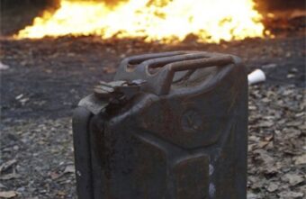 После ссоры с подругой житель Тверской области поджёг её машину