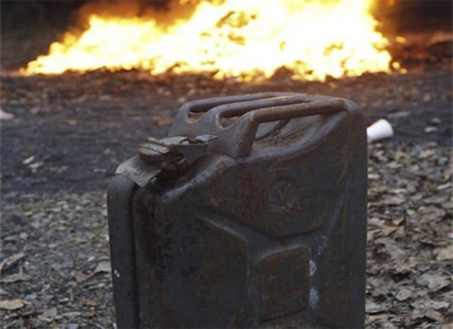 После ссоры с подругой житель Тверской области поджёг её машину